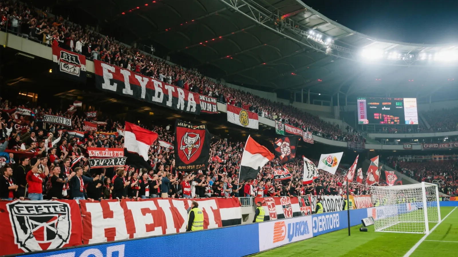 世界级球场现场热烈氛围